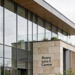 Facade moderne dun centre de sante a Rosny sous Bois