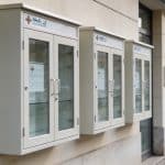 rangée de cabinets medicaux en facade de rue