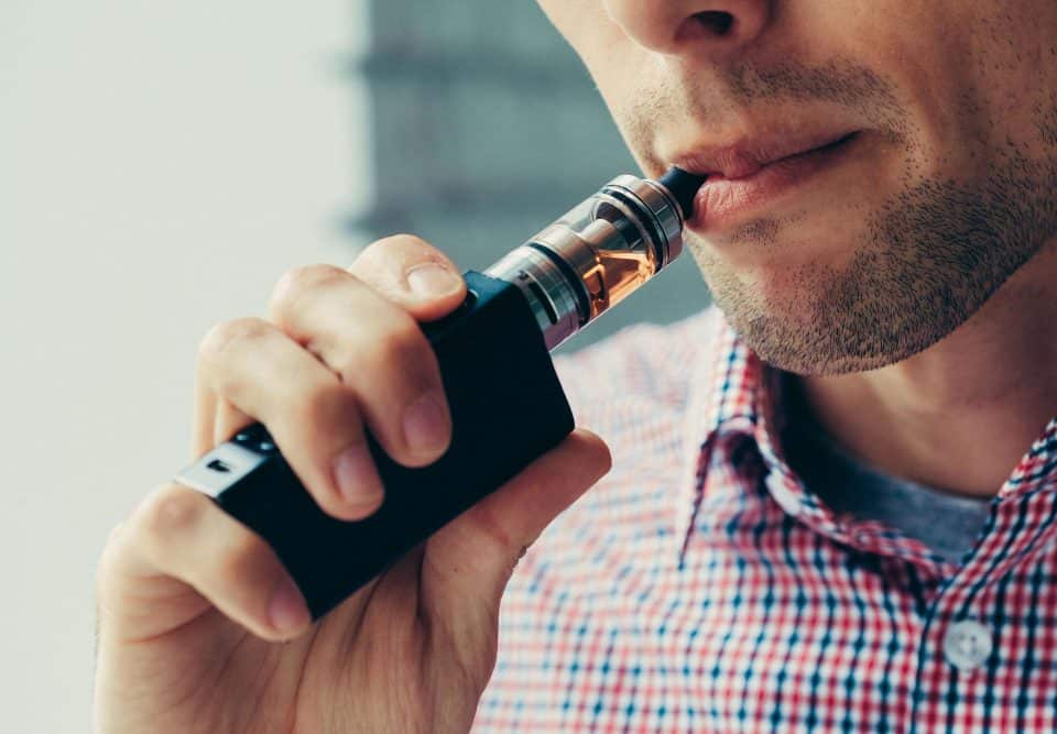 Quels sont les bons gestes à adopter en été avec sa cigarette électronique